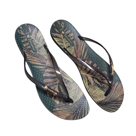 Ipanema Shoes - IPANEMA WAVE SCENIC FLIP FLOPS GREEN SMOKE PALM LEAVES 9